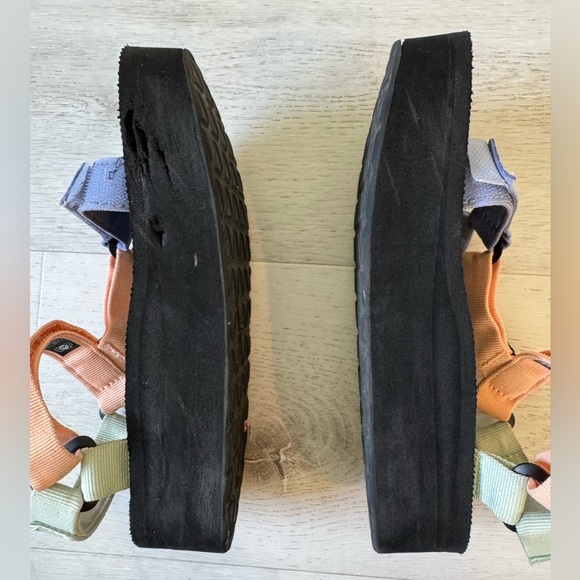 Teva flatform platform universal pastel color sandals women’s size 6 - Picture 9 of 11